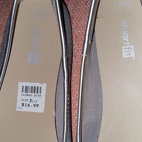 ⭐️3/$15⭐️ Smart Fit NWT Sparkly Silver Flats - Picture 3 of 5
